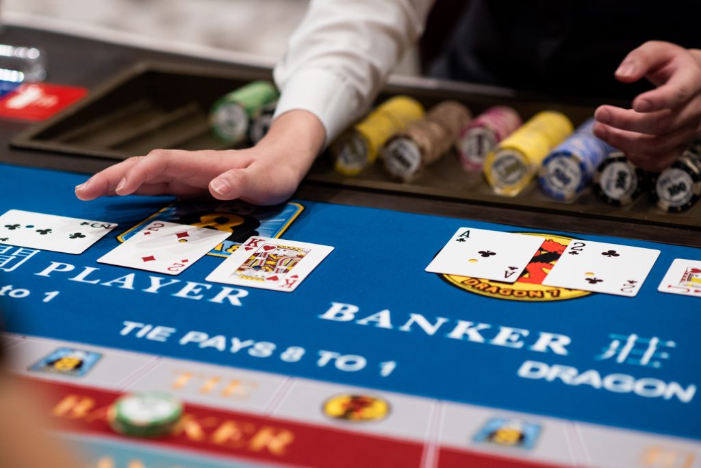 Khám phá mọi ngóc ngách cách chơi Baccarat chắc thắng cho tân thủ